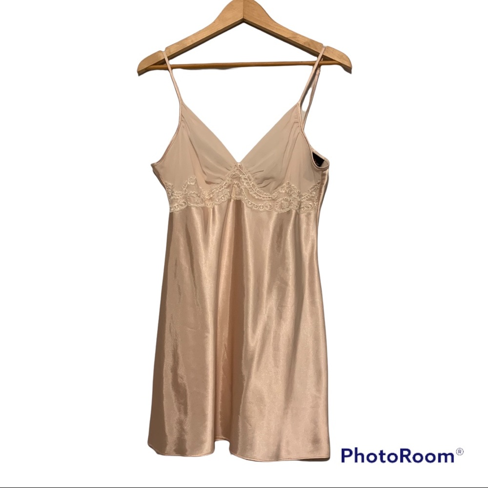 😎 Secret Treasures Peach Nightgown and Robe Size L